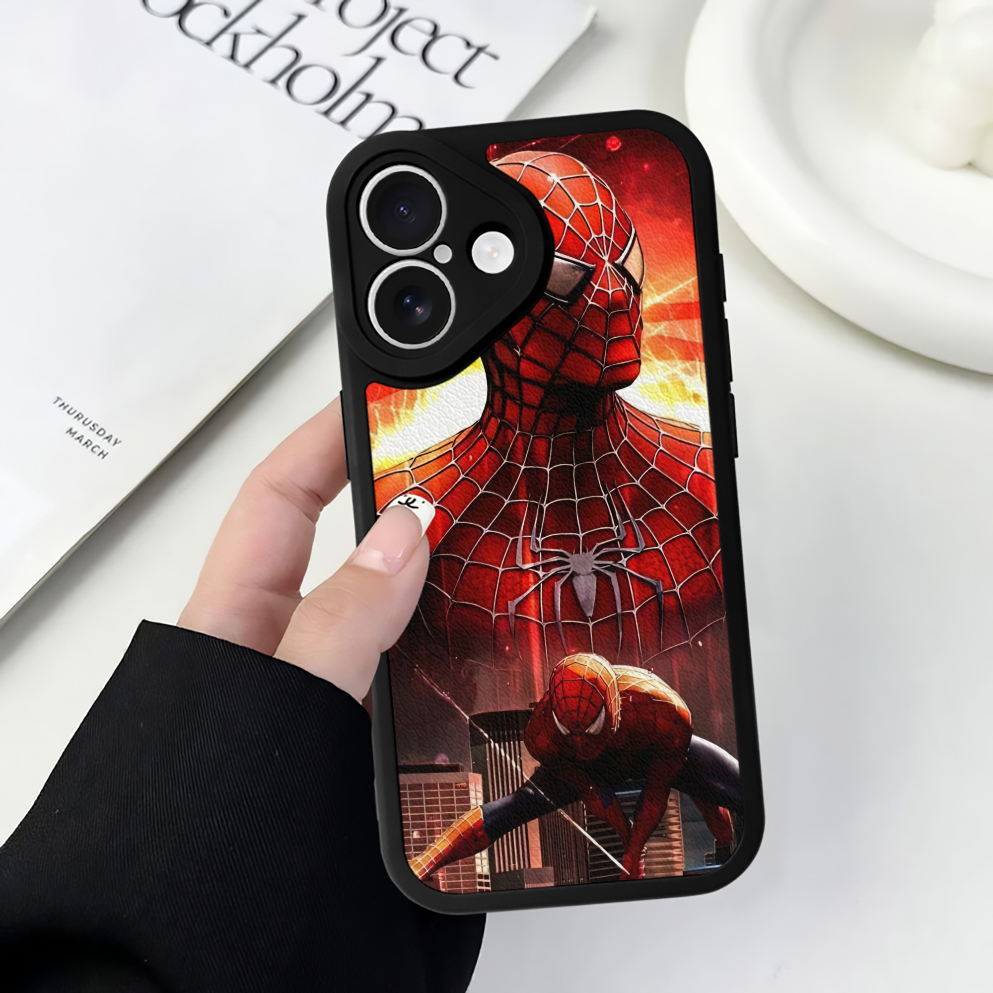 Spider Man スパイダーマン 【iPhone 16シリーズ対応】シリコンスマホケース（レザー調） 材質：シリコン